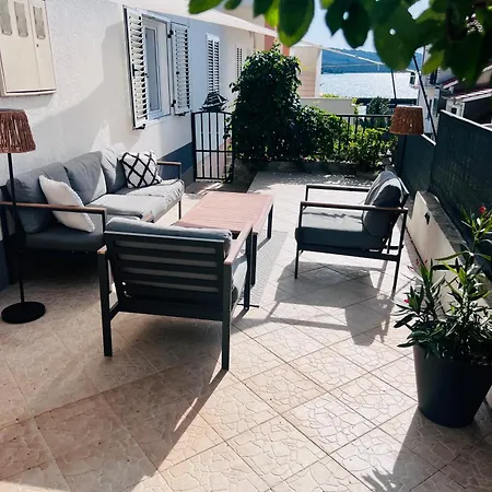Apartman Copacabana - Ciovo - 30 M Od Plazy Trogir